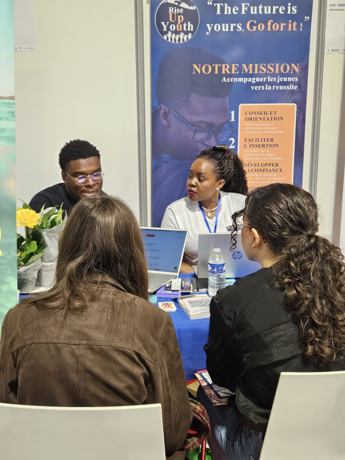 Paris Montreuil Expo salon pour emploi des jeunes